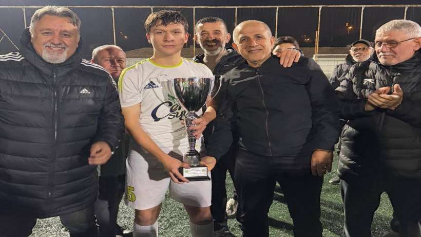 Derince Yavuzspor U16 Namağlup Şampiyon