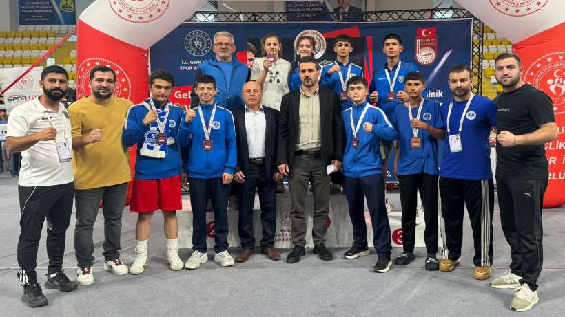 Kartepe Belediyespor'lu Boksörler, Bayburt'ta fırtına gibi esti