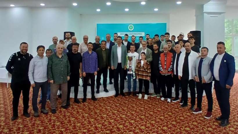 ŞAMPİYONLUK KUPASI DERBENT ESNAFSPORUN MÜZESİNDE