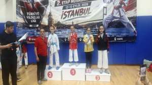 ESENYURT’UN YILDIZ KARATECİLERİNDEN MADALYA ŞÖLENİ