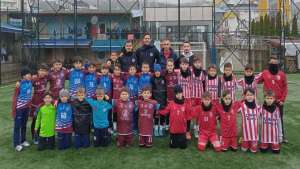 Yeşilovaspor ve Mertspor'lu miniklerden futbol resitali