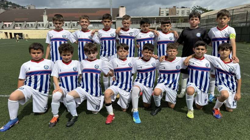 İZMİT GENÇLERBİRLİĞİ U11 TAKIMI NAMAĞLUP ŞAMPİYON